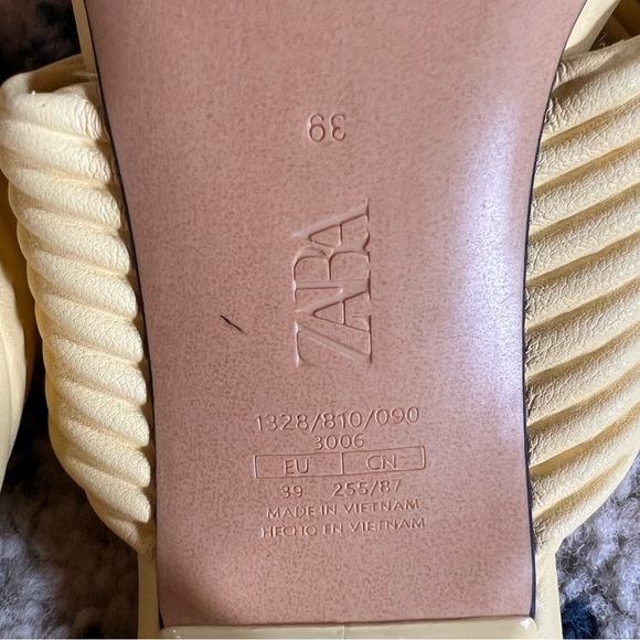 Zara bloggers fave yellow pleated square toe sandal - Picture 7 of 7